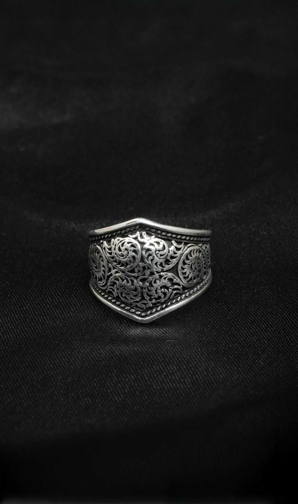 The Crest Ring