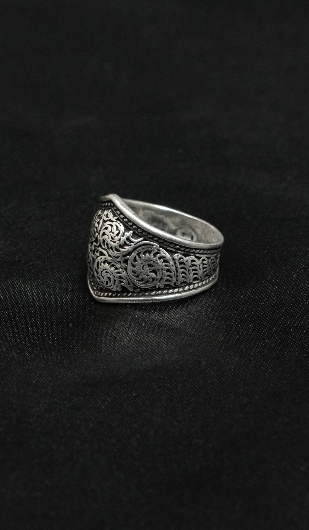 The Crest Ring