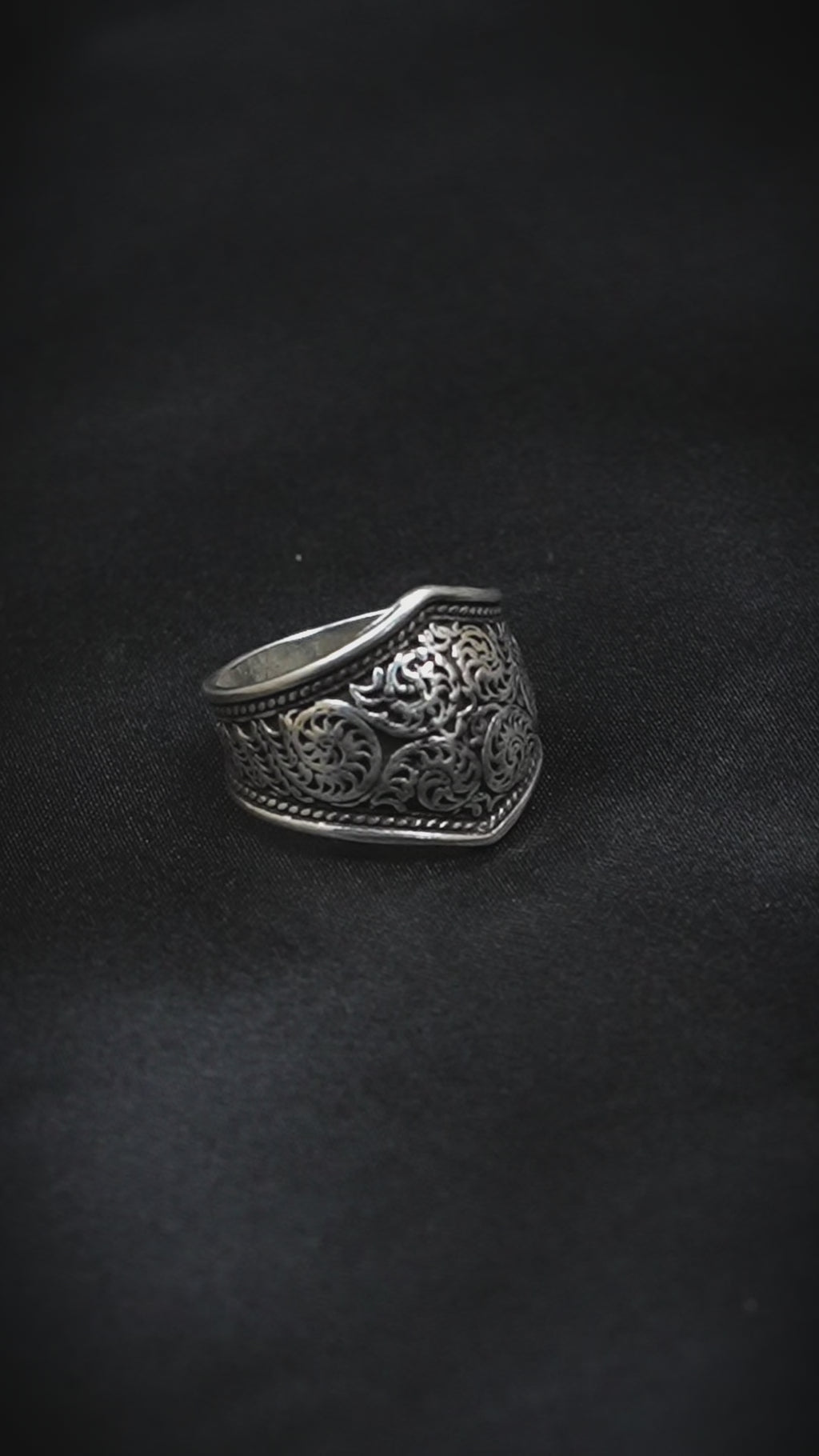 The Crest Ring