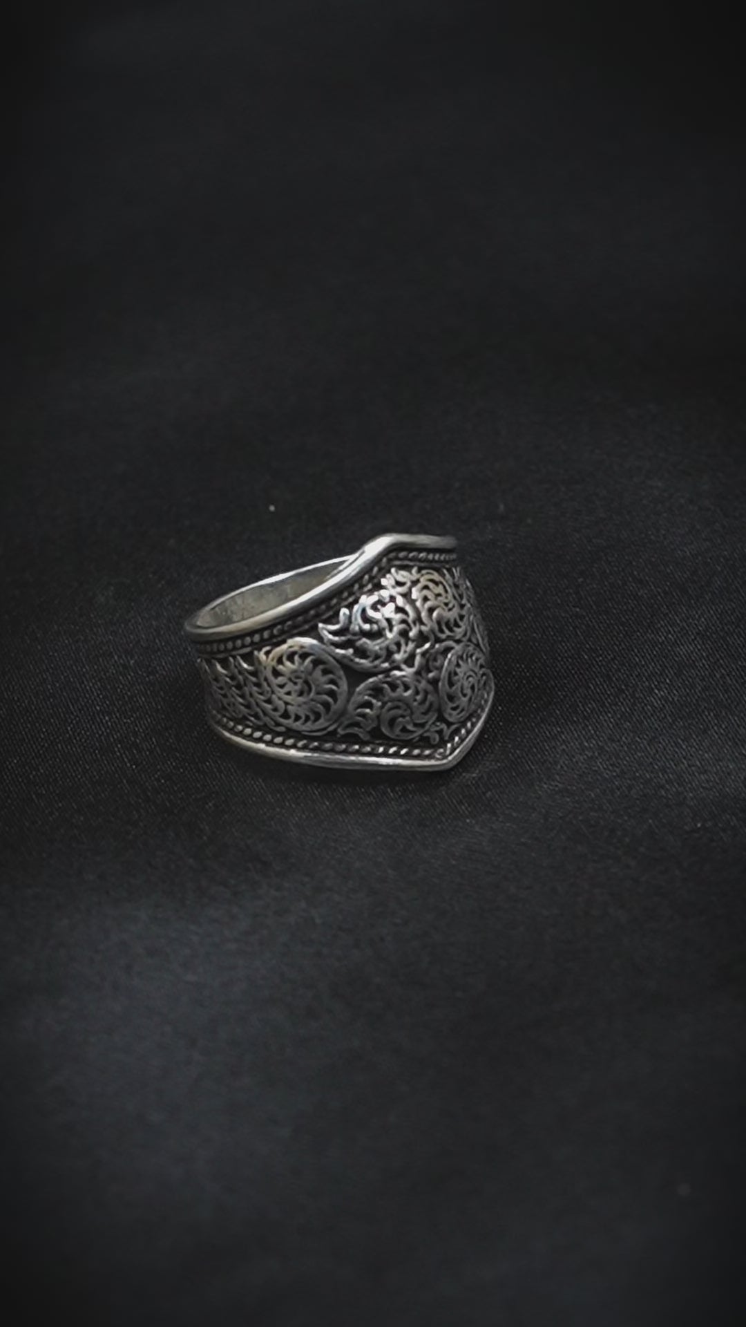 The Crest Ring