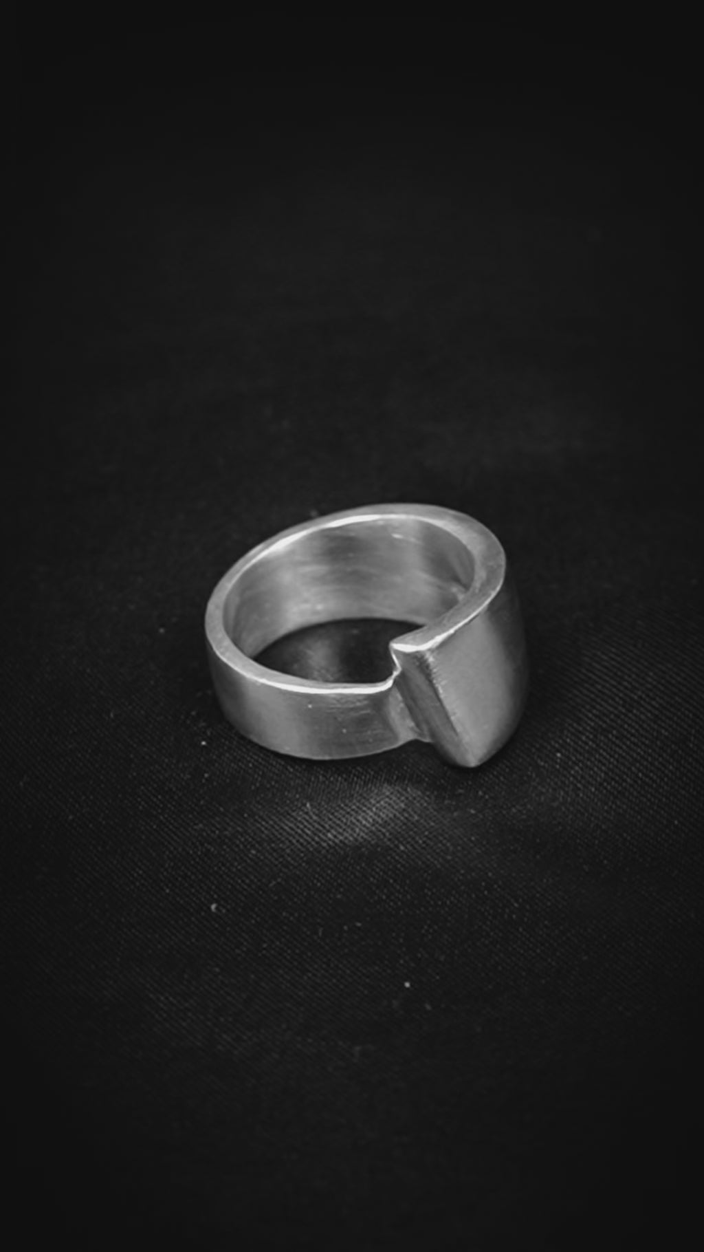 Monolith Ring